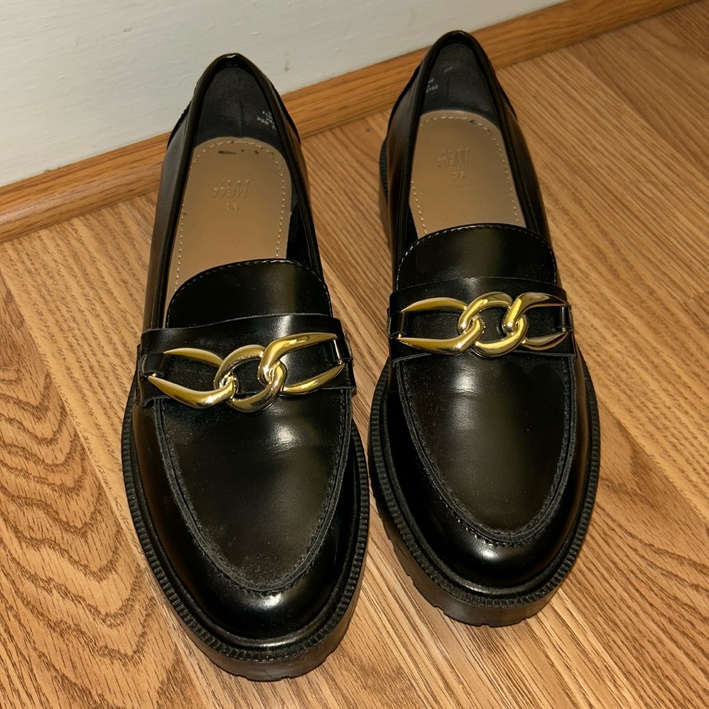 H&M Black Loafers Gold Chain detail Size 6